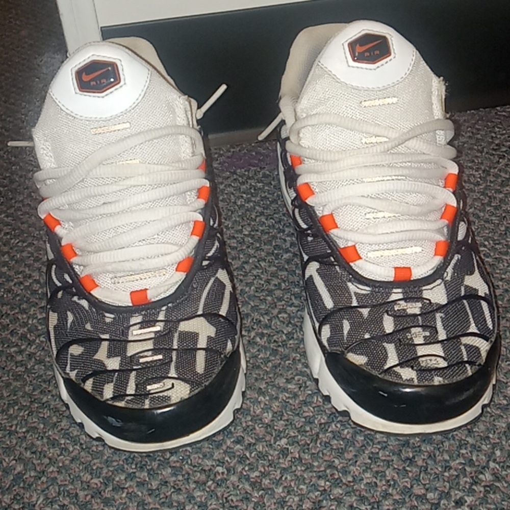Nike Shoes - Picture 16 of 16